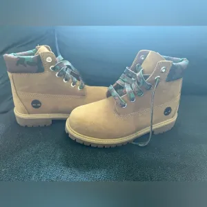 Boys Timberland boots