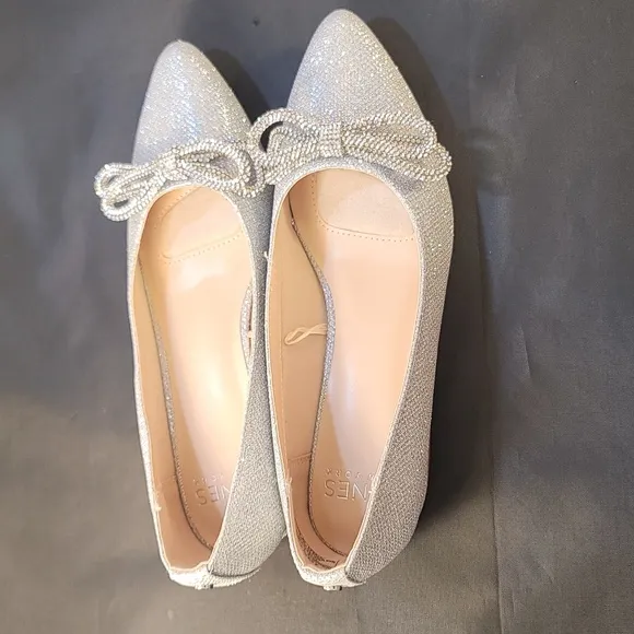 BRAND NEW JONES NEW YORK POINTED TOE WITH BOW DETAIL EMBELLISHMENTS FLAT