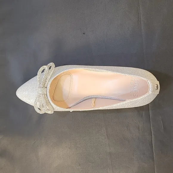 BRAND NEW JONES NEW YORK POINTED TOE WITH BOW DETAIL EMBELLISHMENTS FLAT