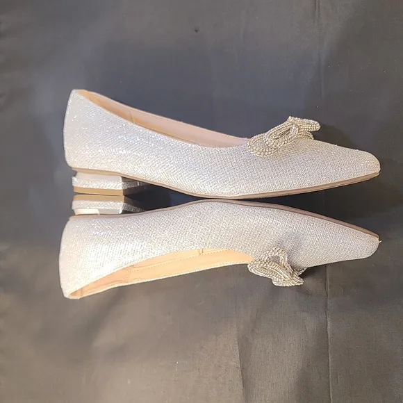BRAND NEW JONES NEW YORK POINTED TOE WITH BOW DETAIL EMBELLISHMENTS FLAT