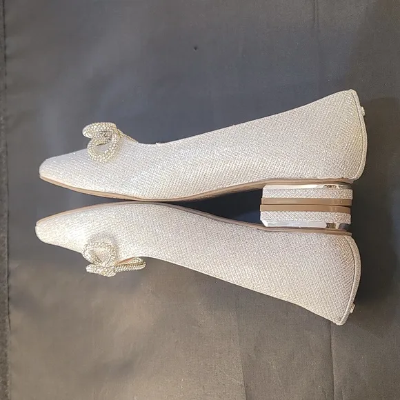 BRAND NEW JONES NEW YORK POINTED TOE WITH BOW DETAIL EMBELLISHMENTS FLAT