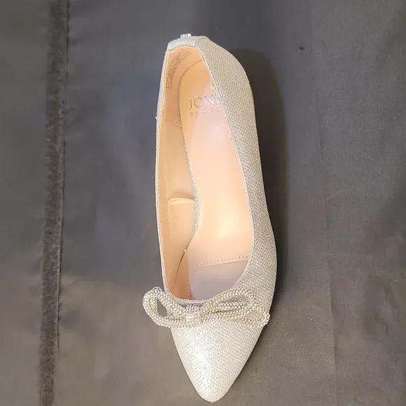 BRAND NEW JONES NEW YORK POINTED TOE WITH BOW DETAIL EMBELLISHMENTS FLAT