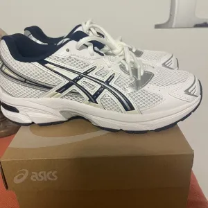 Brand new midnight blue and white asics size 5.5 (big kids)