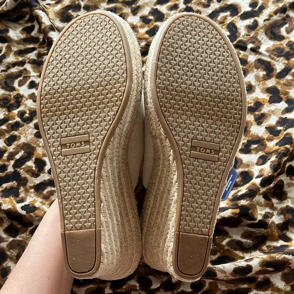 Brand New TOMS Natural Oxford Leather Neutral Espadrille Wedge Slingback Sandals