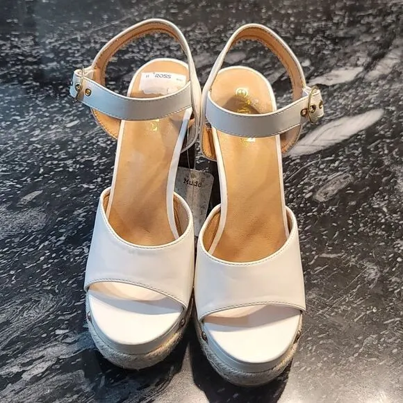 BRAND NEW MUDD CHUNKY PLATFORM ROUND-TOE   HEEL STUDDED SANDALS