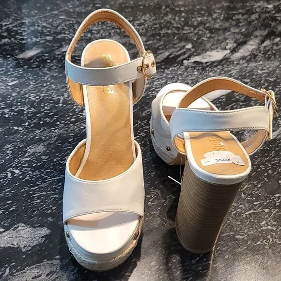 BRAND NEW MUDD CHUNKY PLATFORM ROUND-TOE   HEEL STUDDED SANDALS
