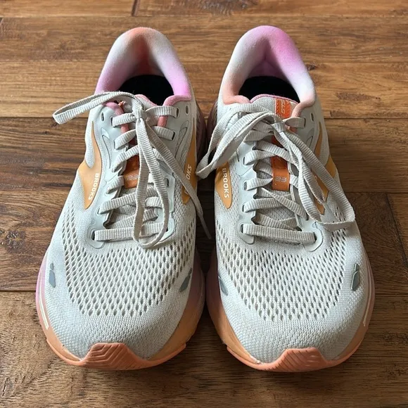 Brooks Adrenaline GTS 23 Running Shoes White Sand Sunset Fuchsia Womens Size 9.5