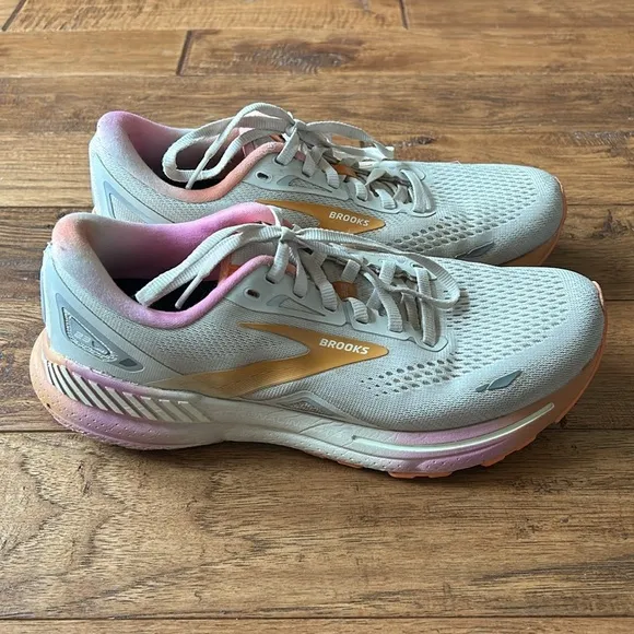Brooks Adrenaline GTS 23 Running Shoes White Sand Sunset Fuchsia Womens Size 9.5