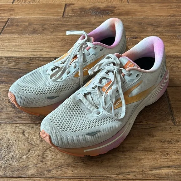Brooks Adrenaline GTS 23 Running Shoes White Sand Sunset Fuchsia Womens Size 9.5