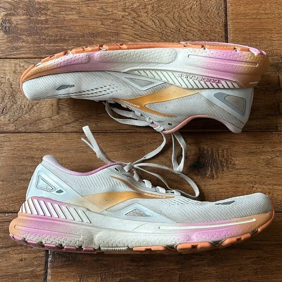 Brooks Adrenaline GTS 23 Running Shoes White Sand Sunset Fuchsia Womens Size 9.5