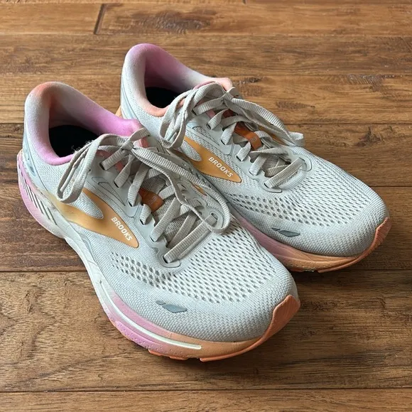 Brooks Adrenaline GTS 23 Running Shoes White Sand Sunset Fuchsia Womens Size 9.5
