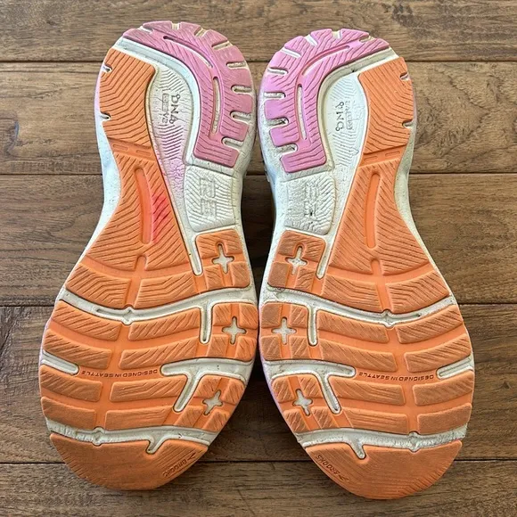 Brooks Adrenaline GTS 23 Running Shoes White Sand Sunset Fuchsia Womens Size 9.5