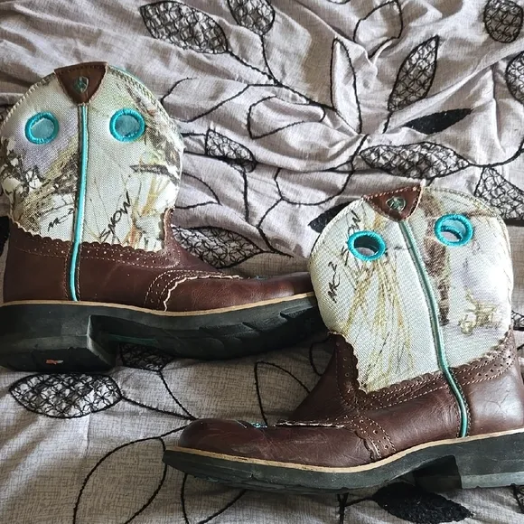 Brown and White Western Boots with Turquoise Accents 6.5 Ariat