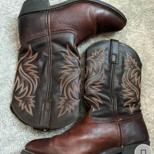 Brown Leather Cowboy Boots with Embroidered Design