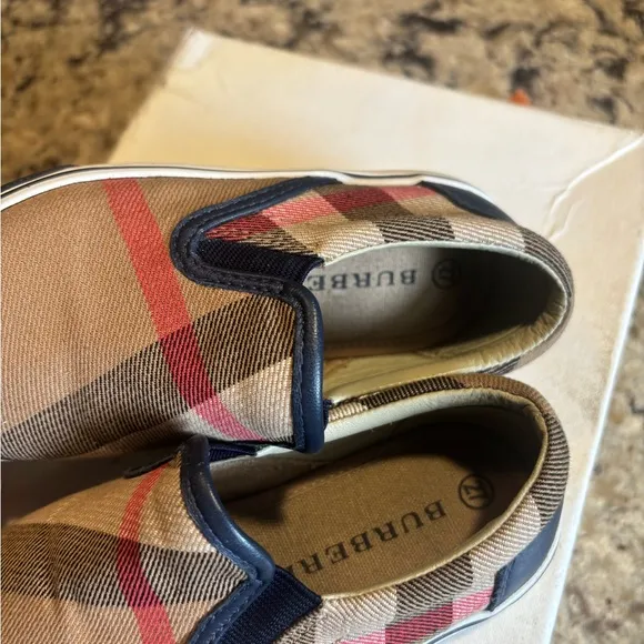 Burberry Kids' Tan and navy blue Slip-On Shoes
