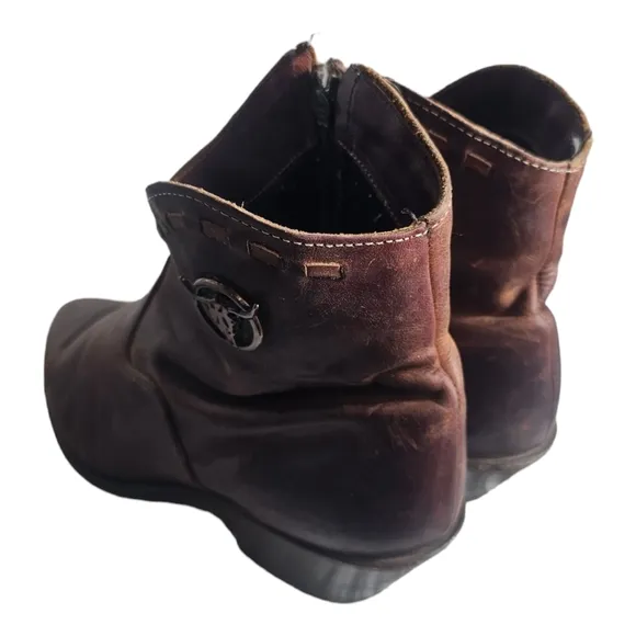 Capezio Boots Womens 8 M Western Cowboy Ankle Heels Side Zipper Brown Leather
