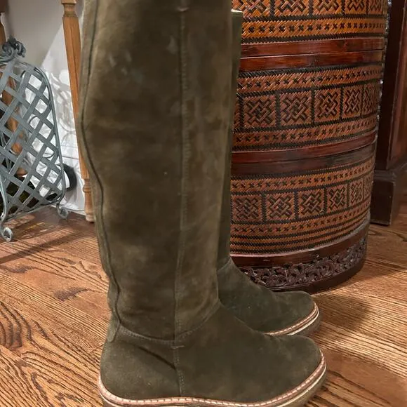 Castener Spain  suede olive green side zip knee high boots. Size 6