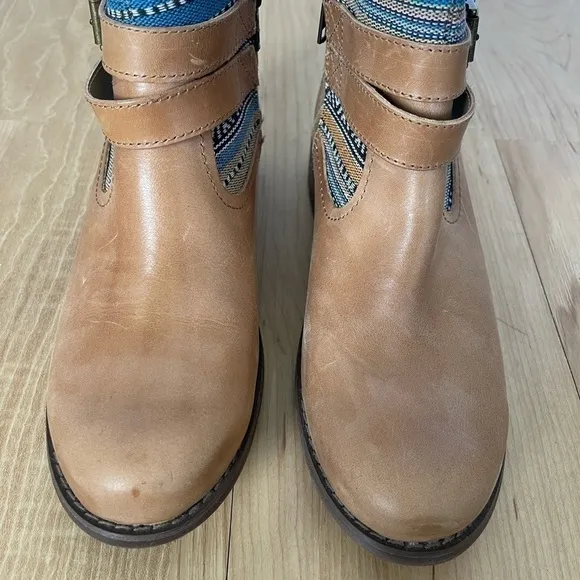 Caterpillar Leather Bethany Boots/Booties Side Zip Tan/Blue Aztec Design Size 6