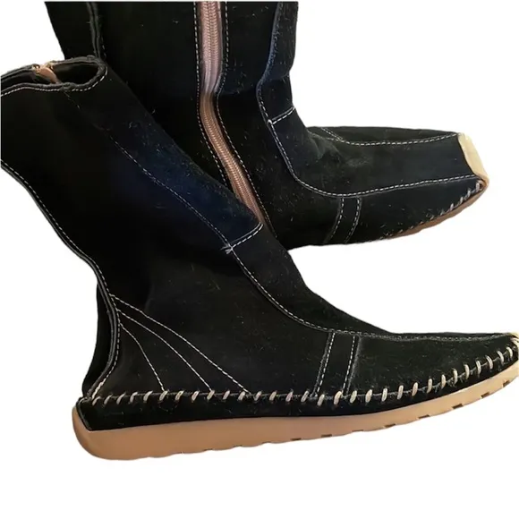 Cathy Jean vintage black suede moccasin style boots