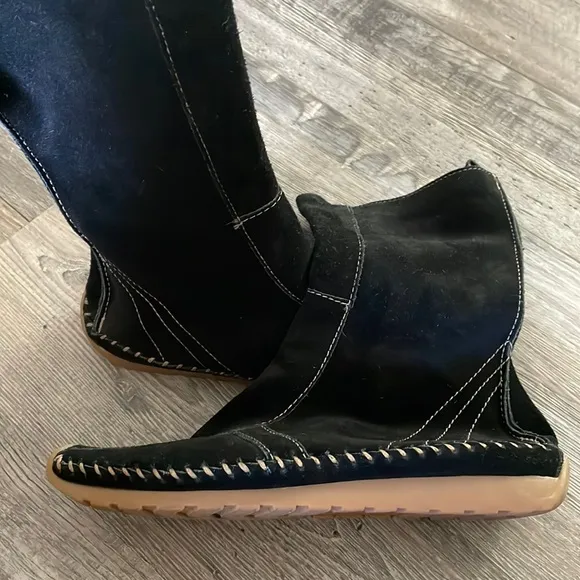 Cathy Jean vintage black suede moccasin style boots