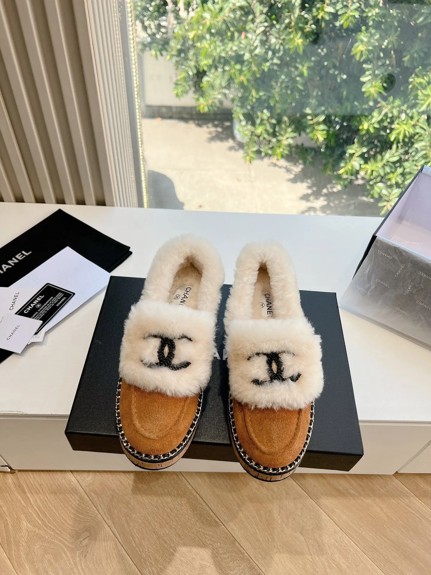CC Moccasins Brown Yellow Chain Suede And Fleece