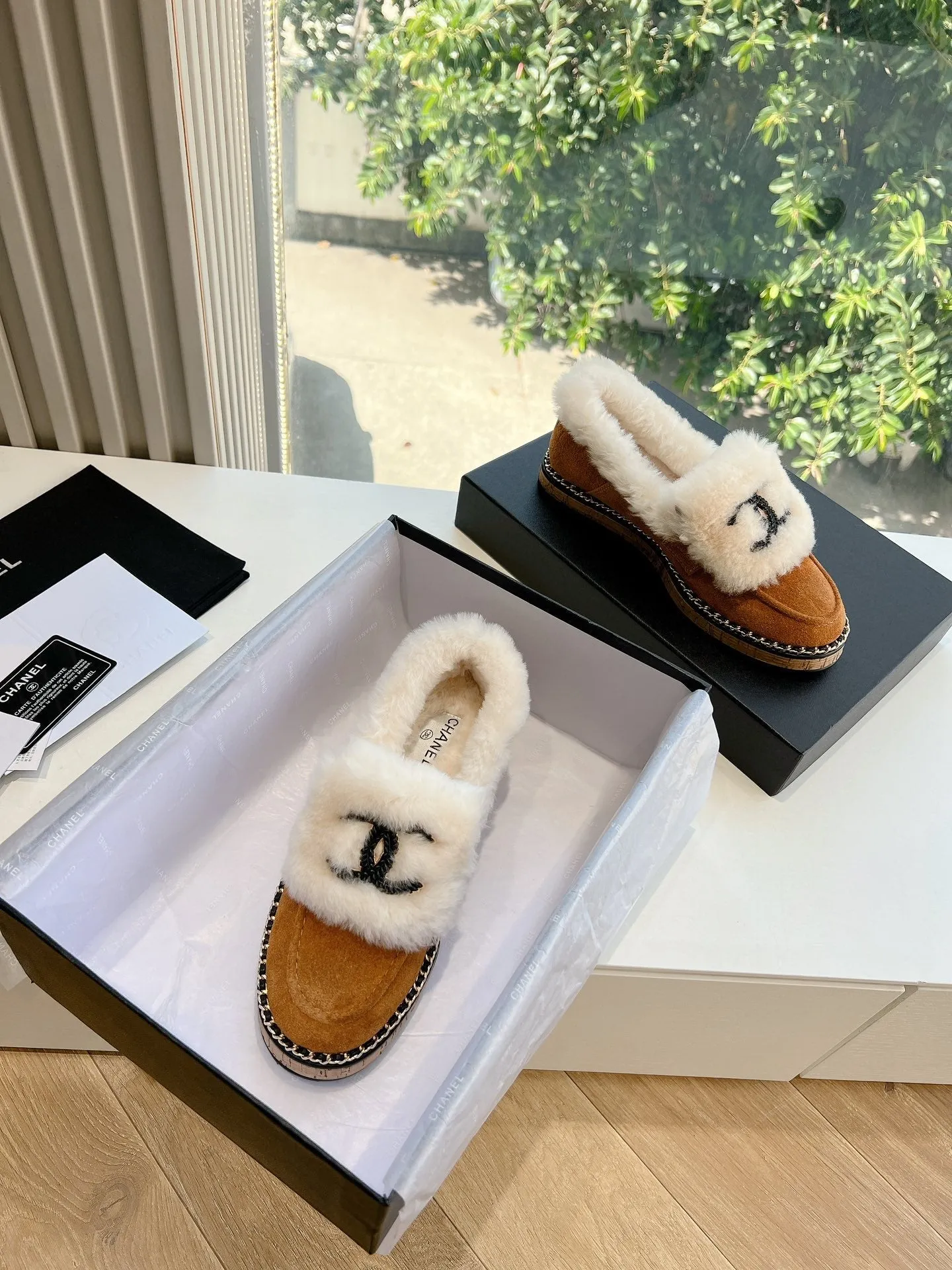 CC Moccasins Brown Yellow Chain Suede And Fleece