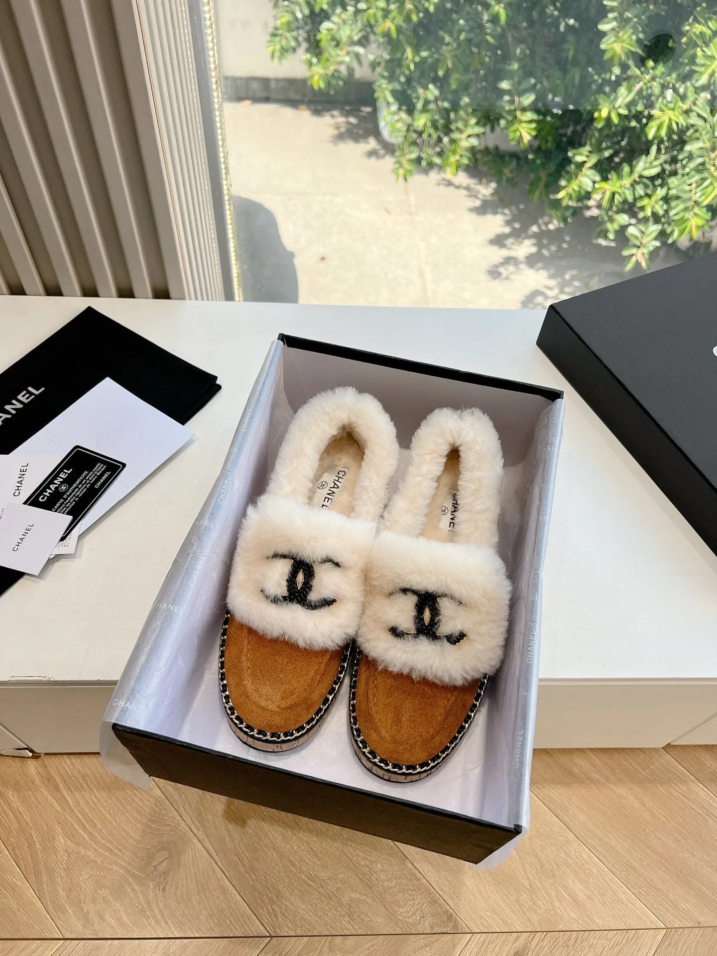 CC Moccasins Brown Yellow Chain Suede And Fleece