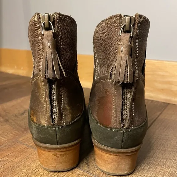 Chaco Women's Fossil Tassel Back Zip Ankle Boots Size 8 Brown