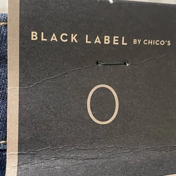 Chicos Black Label New Size 0 US 4 Jewel Trim Pocket Dark Wash Indigo Jeans