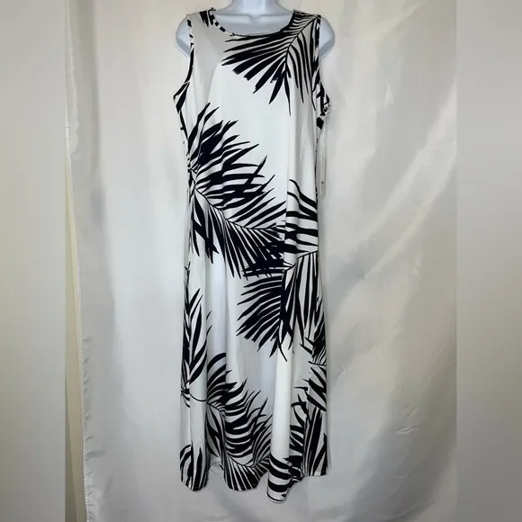 Chico’s Palm Print Back Tier Mini Dress in Navy and White, size 0.5/US 6, NWT!