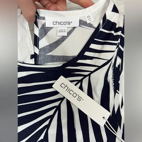 Chico’s Palm Print Back Tier Mini Dress in Navy and White, size 0.5/US 6, NWT!