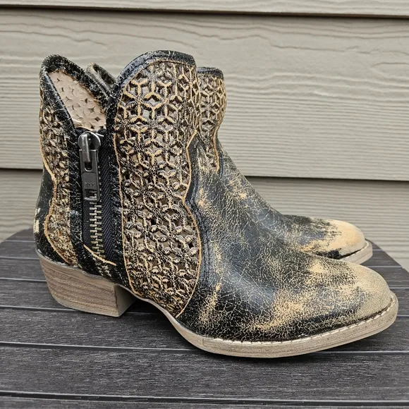 Circle G by Corral Distressed Leather Cutout Side Zip Booties Q5021 Womens Sz 7