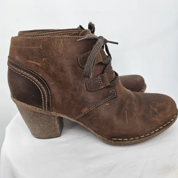 Clarks Artisan Brown Leather Ankle Boots Size 10 | Classic Comfort
