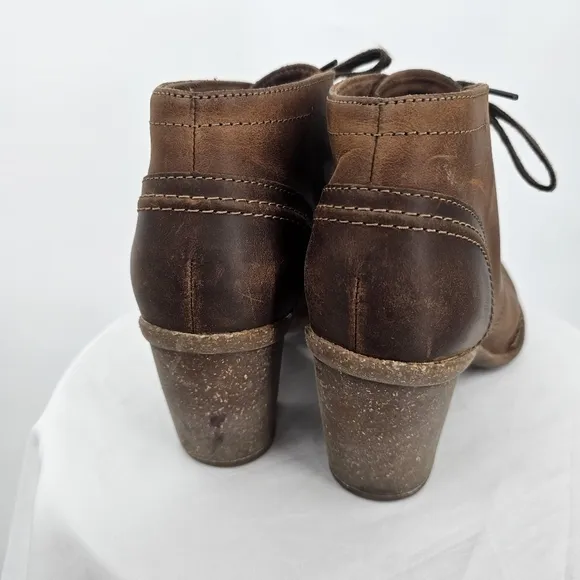 Clarks Artisan Brown Leather Ankle Boots Size 10 | Classic Comfort
