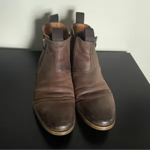 Clark’s brown leather ankle boots side zip size 8.5