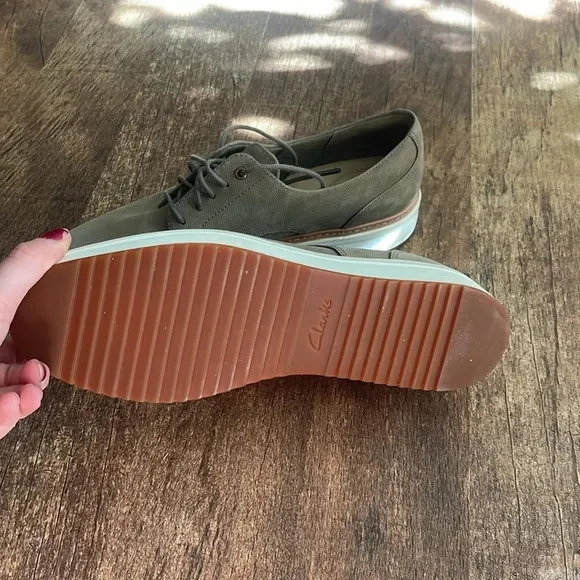 Clarks Derby Lace-Up Green Olive Nubuck