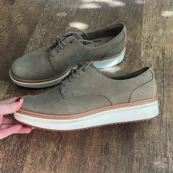 Clarks Derby Lace-Up Green Olive Nubuck