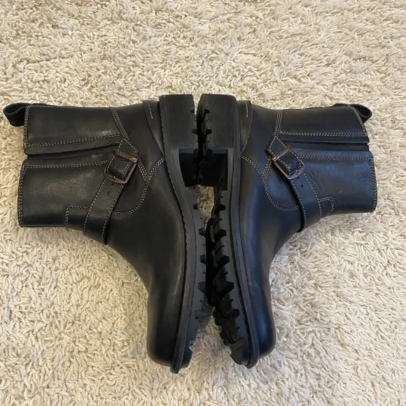 Clarks Men’s Chilton Black Leather Biker Boots Size 8 W Side Zip 82174 EUC