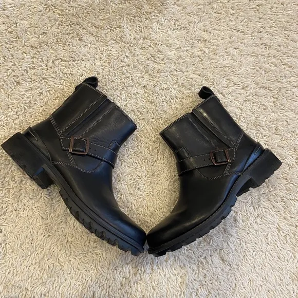 Clarks Men’s Chilton Black Leather Biker Boots Size 8 W Side Zip 82174 EUC