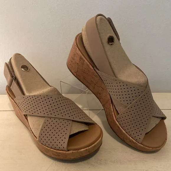 Clarks Perforated Leather Cork Wedge Sandals Stasha Bridget Sand 8.5W New
