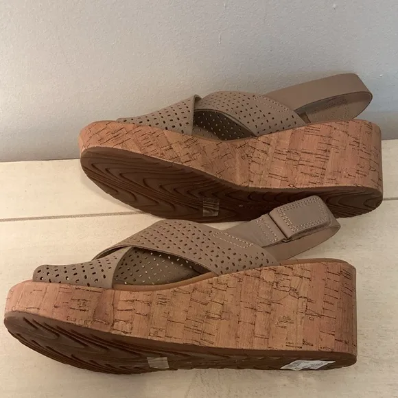 Clarks Perforated Leather Cork Wedge Sandals Stasha Bridget Sand 8.5W New