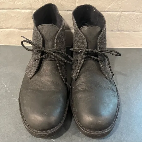 Clarks sz 10.5 black leather wool chukka boots