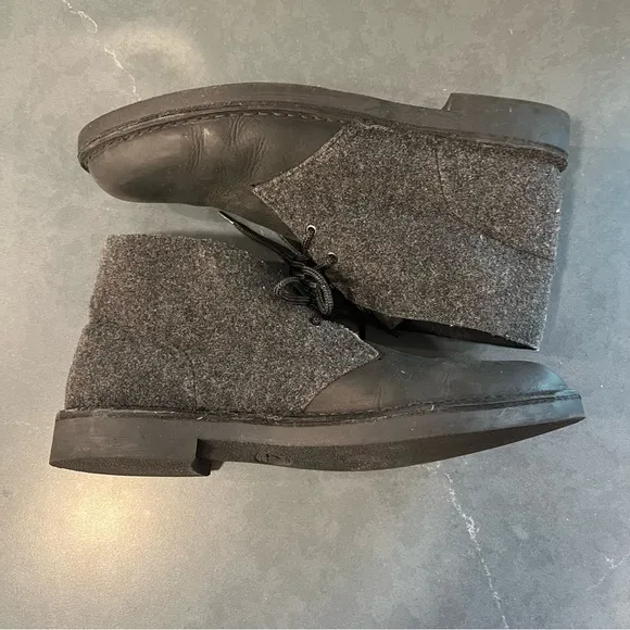 Clarks sz 10.5 black leather wool chukka boots