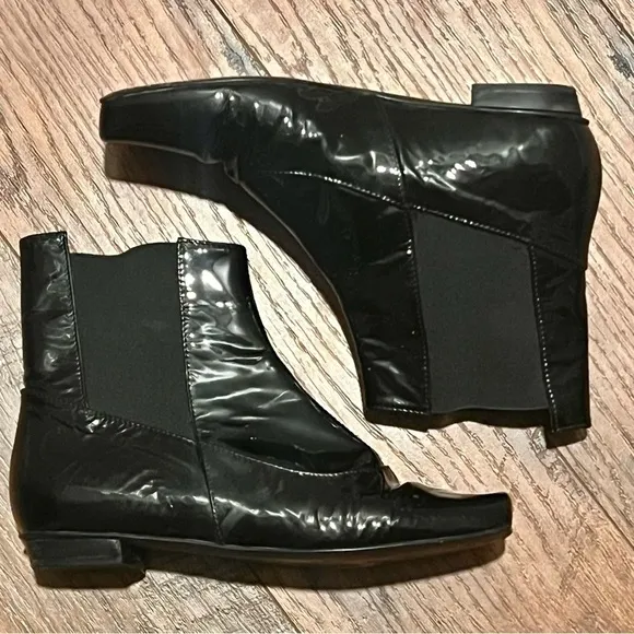 Claudia CIUTI patent leather block toe booties. Size 6.5. Made in Italy