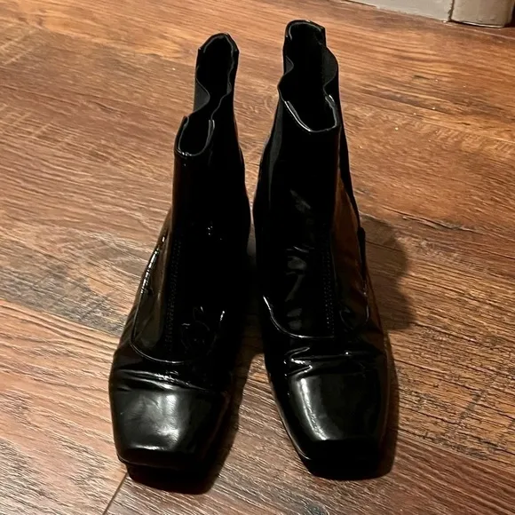 Claudia CIUTI patent leather block toe booties. Size 6.5. Made in Italy