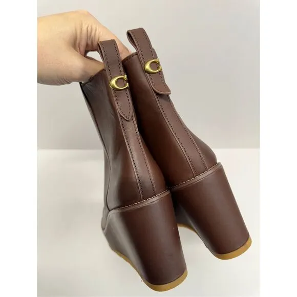 COACH Brady Leather Boots Size 8B in Walnut Leather Wedges Side Zip Logo NEW