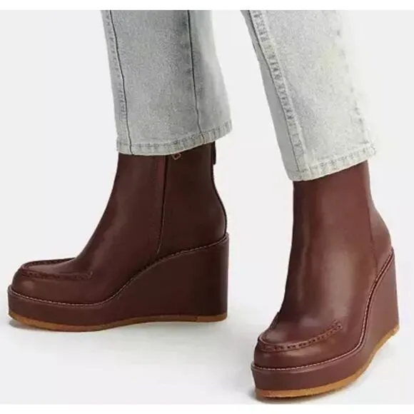 COACH Brady Leather Boots Size 8B in Walnut Leather Wedges Side Zip Logo NEW