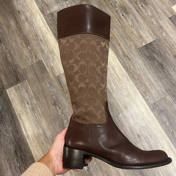 Coach Carole signature leather tall riding boots size 7 side zip up
