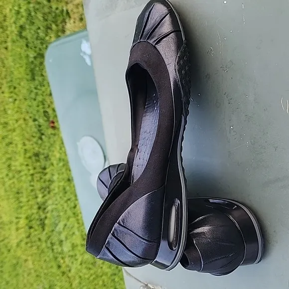 Cole Haan Nike Air Black Leather Ballet Flats Size 10 B