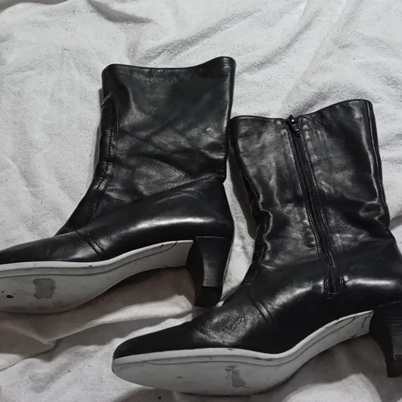 Cole Haan women's boots soft black leather size 6